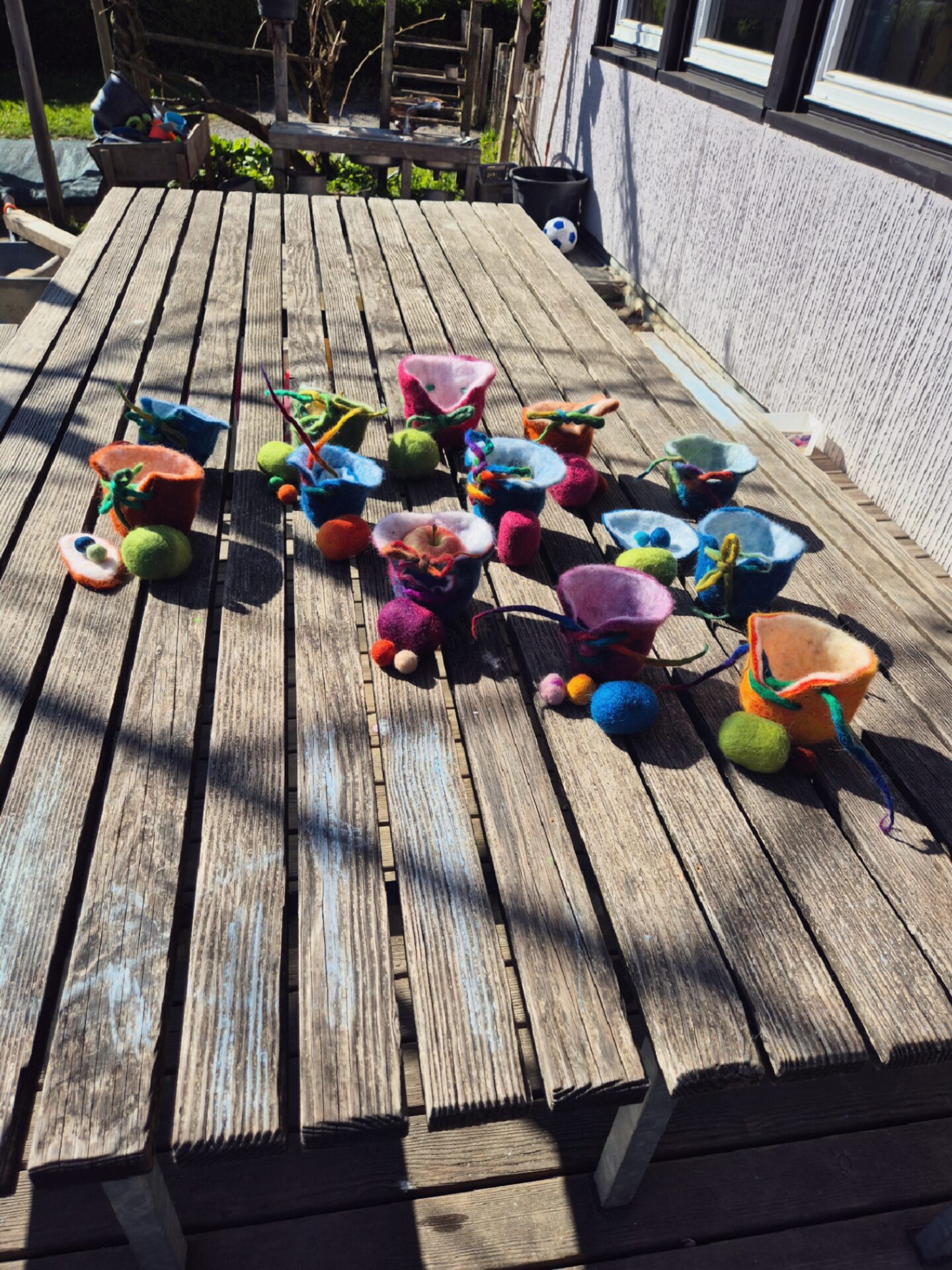 {"remix_data":[],"remix_entry_point":"challenges","source_tags":[],"origin":"unknown","total_draw_time":0,"total_draw_actions":0,"layers_used":0,"brushes_used":0,"photos_added":0,"total_editor_actions":{},"tools_used":{"effects":3},"is_sticker":false,"edited_since_last_sticker_save":true,"containsFTESticker":false}