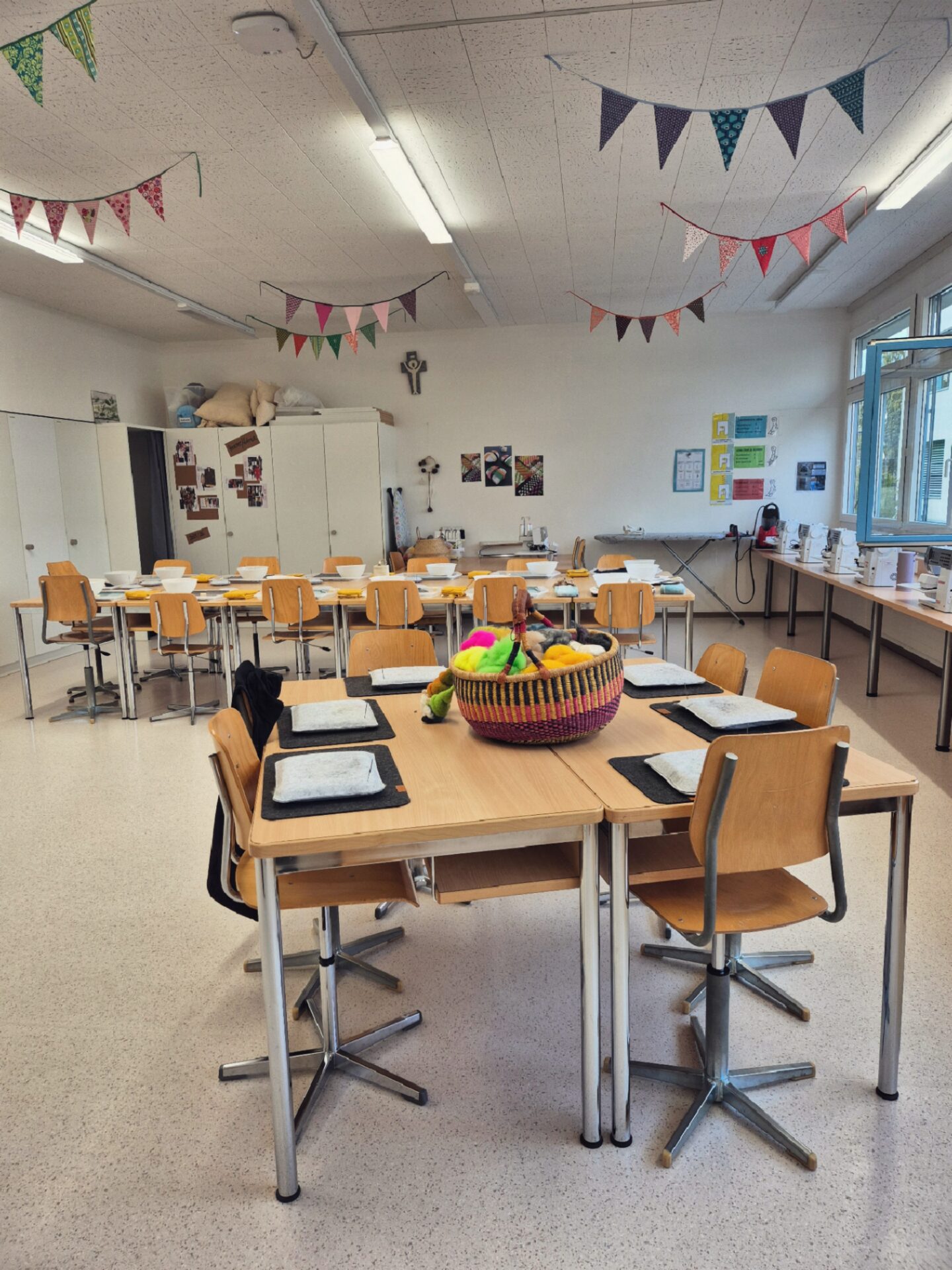 {"remix_data":[],"remix_entry_point":"challenges","source_tags":[],"origin":"unknown","total_draw_time":0,"total_draw_actions":0,"layers_used":0,"brushes_used":0,"photos_added":0,"total_editor_actions":{},"tools_used":{"effects":3},"is_sticker":false,"edited_since_last_sticker_save":true,"containsFTESticker":false}