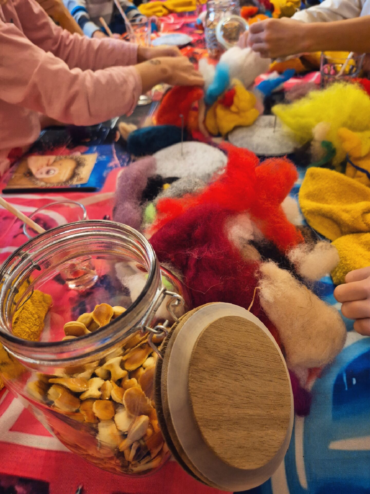 {"remix_data":[],"remix_entry_point":"challenges","source_tags":[],"origin":"unknown","total_draw_time":0,"total_draw_actions":0,"layers_used":0,"brushes_used":0,"photos_added":0,"total_editor_actions":{},"tools_used":{"effects":3},"is_sticker":false,"edited_since_last_sticker_save":true,"containsFTESticker":false}