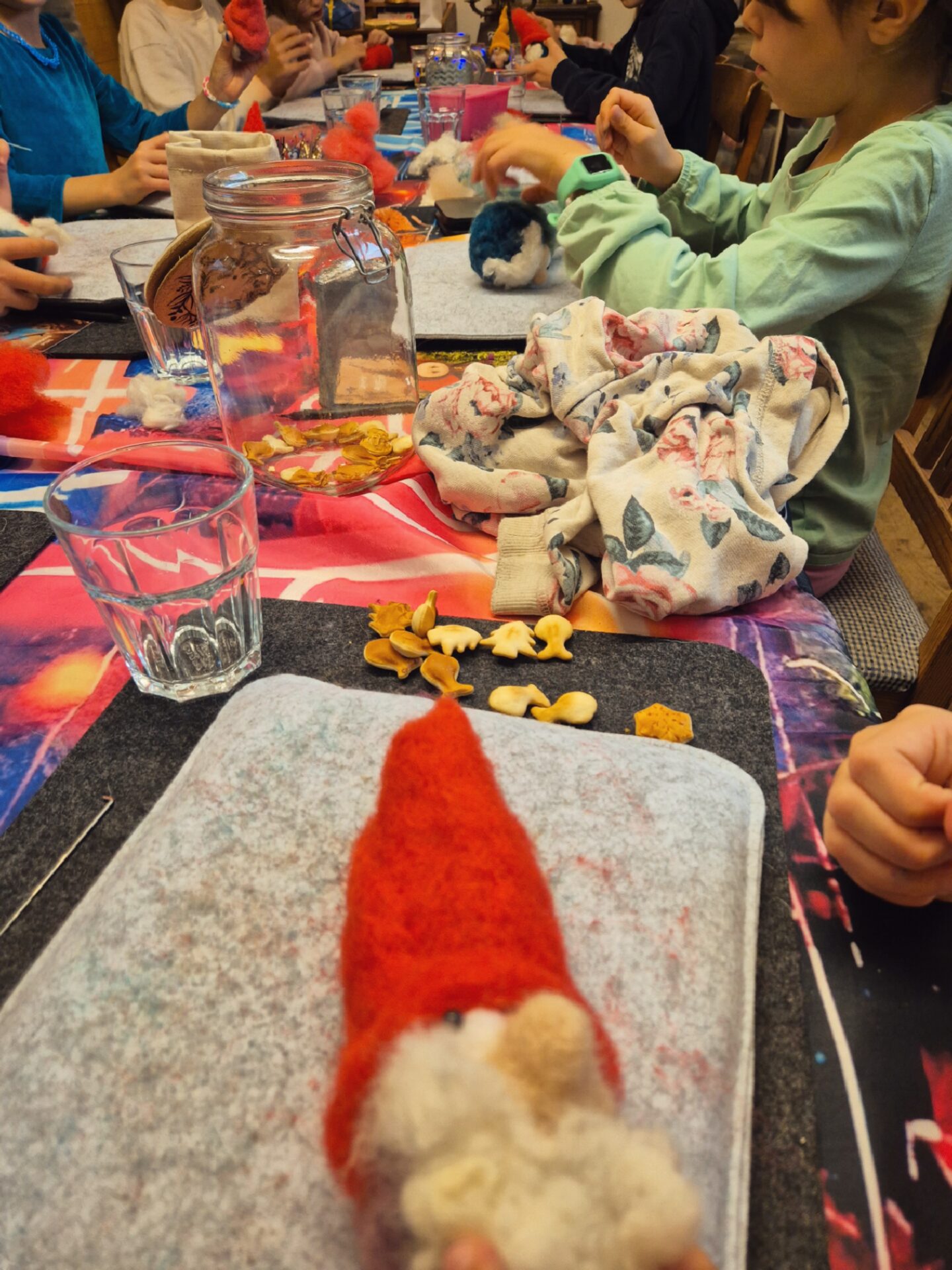 {"remix_data":[],"remix_entry_point":"challenges","source_tags":[],"origin":"unknown","total_draw_time":0,"total_draw_actions":0,"layers_used":0,"brushes_used":0,"photos_added":0,"total_editor_actions":{},"tools_used":{"effects":3},"is_sticker":false,"edited_since_last_sticker_save":true,"containsFTESticker":false}