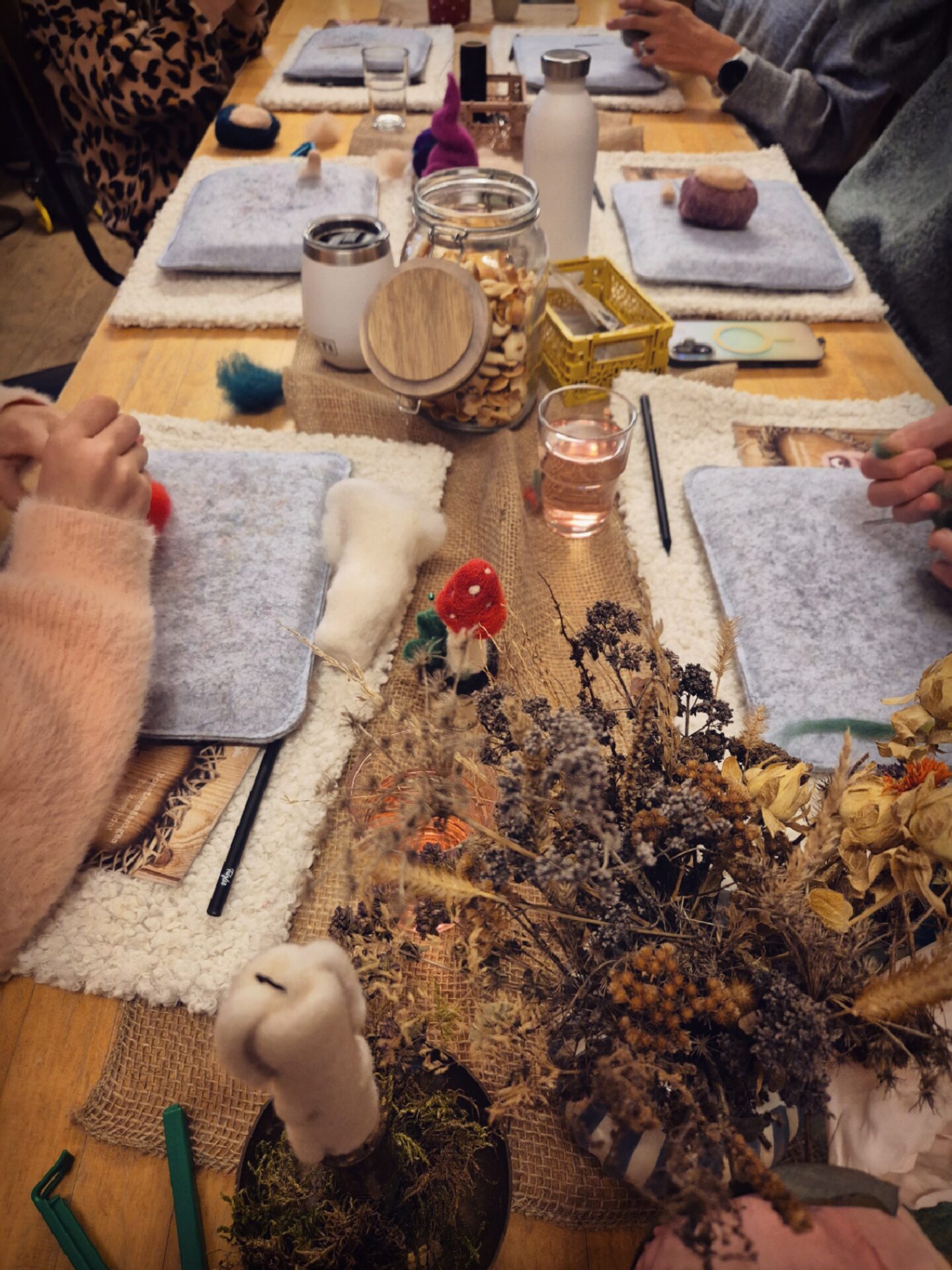 {"remix_data":[],"remix_entry_point":"challenges","source_tags":[],"origin":"unknown","total_draw_time":0,"total_draw_actions":0,"layers_used":0,"brushes_used":0,"photos_added":0,"total_editor_actions":{},"tools_used":{"effects":3},"is_sticker":false,"edited_since_last_sticker_save":true,"containsFTESticker":false}